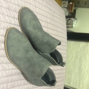 Vepose chunky ankle cut out booties